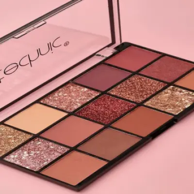 Technic 15 Color Eyeshadow Palette secondary