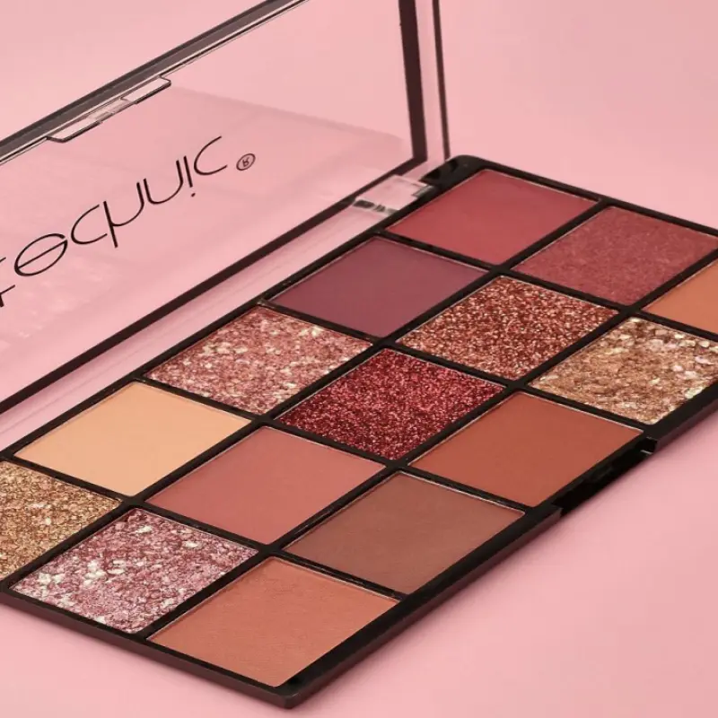 Technic 15 Color Eyeshadow Palette
